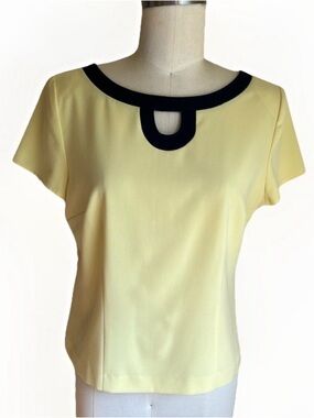 Courtenay 10 Yellow Vintage Blouse Dainty Keyhole Office Casual Stretch Top